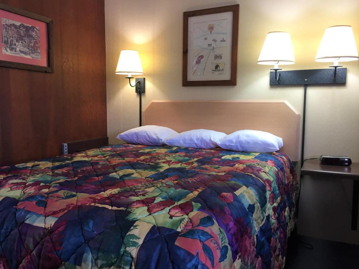 Indianhead Motel Ironwood Buitenkant foto